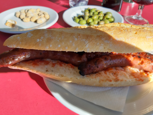 Bocadillo longanizas en la Fontseca
