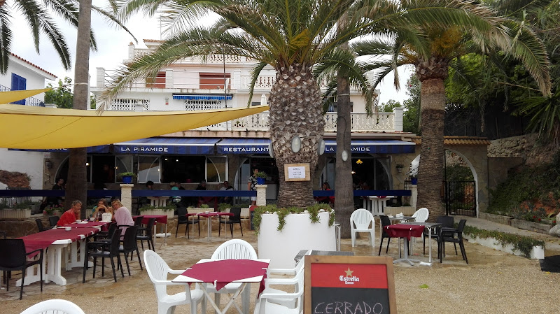 Restaurante La Pirámide Abrimos 9 De Enero